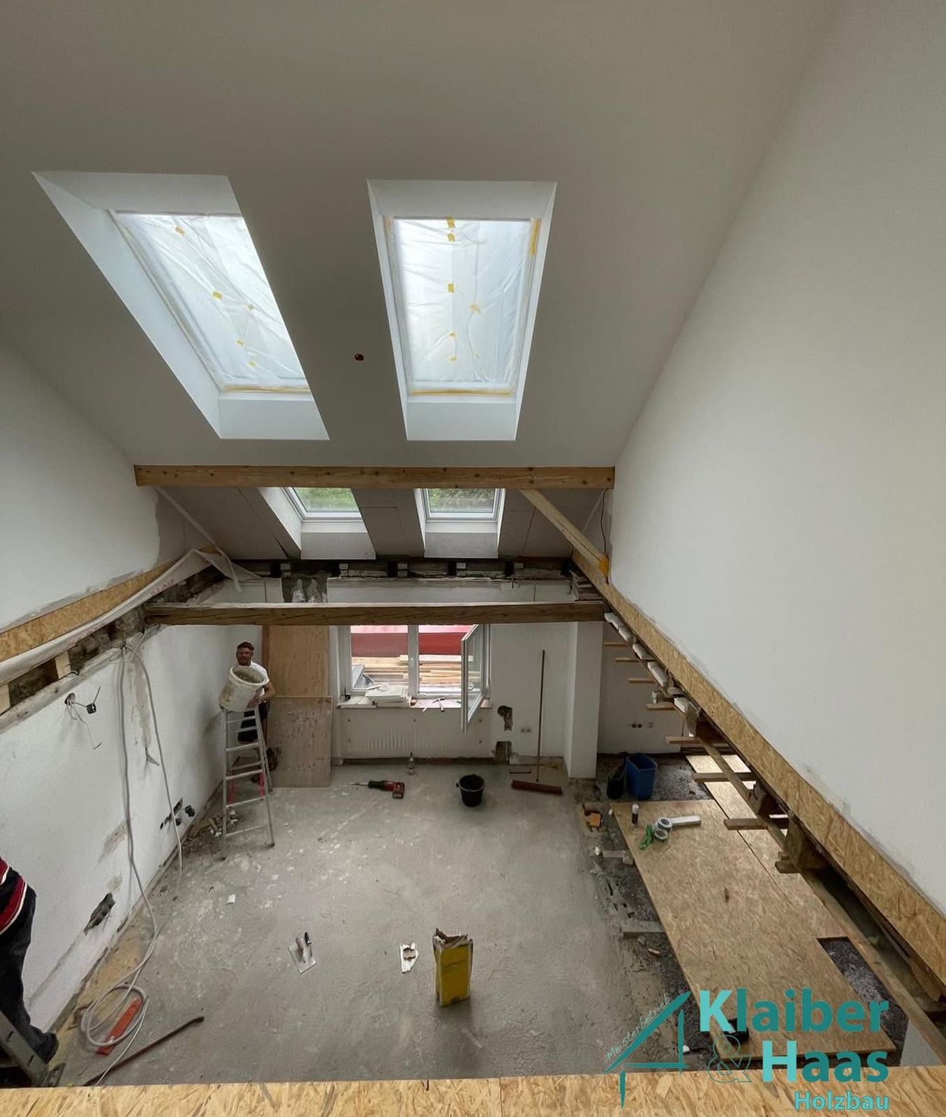 Fertiger Dachausbau mit VELUX-Fenstern