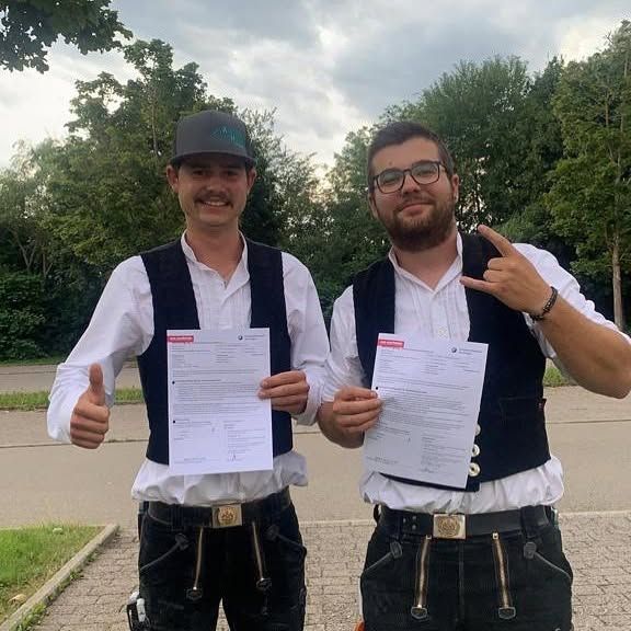 Zimmerer in Tracht – frisch geprüft