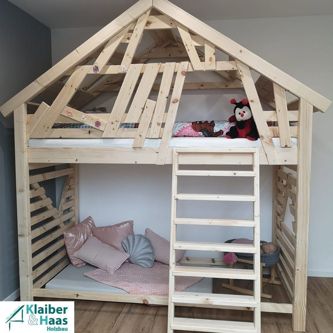 Spielhaus-Hochbett aus Holz